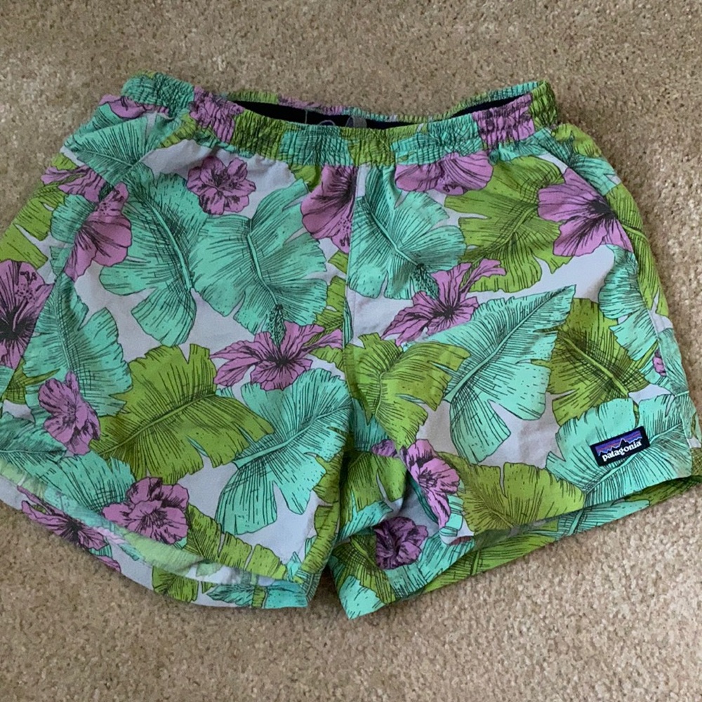 fun pattern size small patagonia shorts!